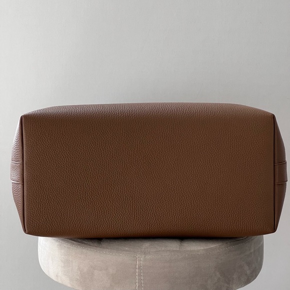 Burberry Leather Tote in Earth - Picture 4 of 12